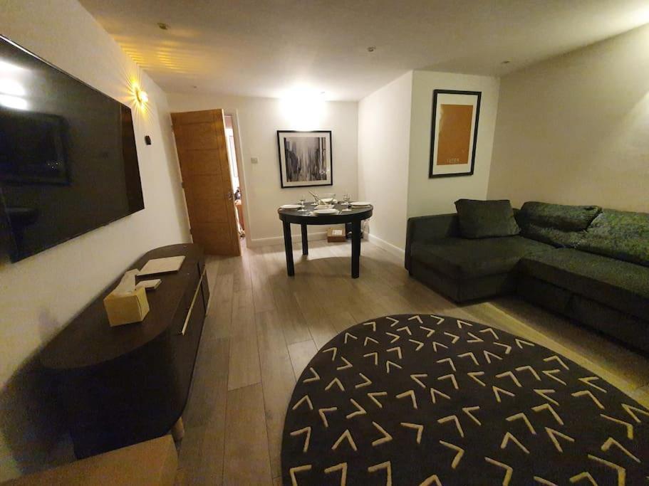 Luton Town Centre Executive Apartment Exterior photo